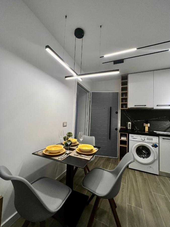 Deluxe Apartment Bllok Tirana Exterior photo