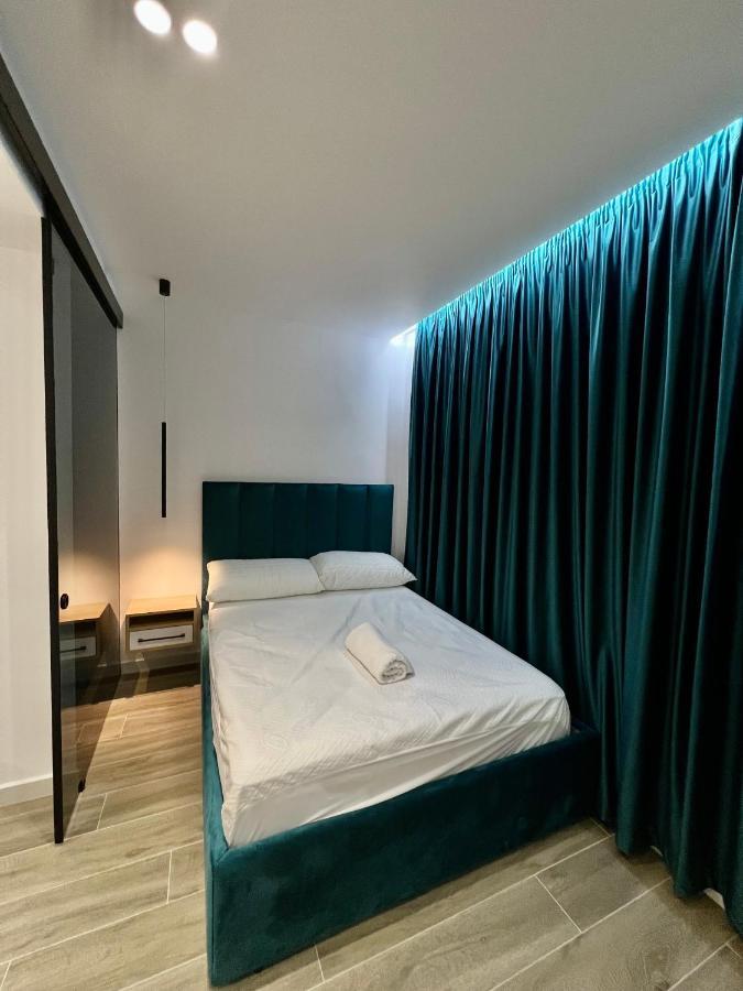 Deluxe Apartment Bllok Tirana Exterior photo